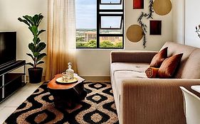 Fully Equipped-Winter Cozy- Luxury Skyline Escape!